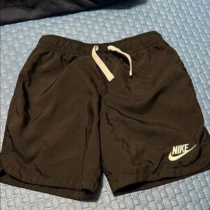 5-6 years old Nike shorts TRIED ON ONCE NO TAGS
110-116 cm shorts